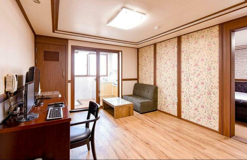 Люкс, Hillstay Residence