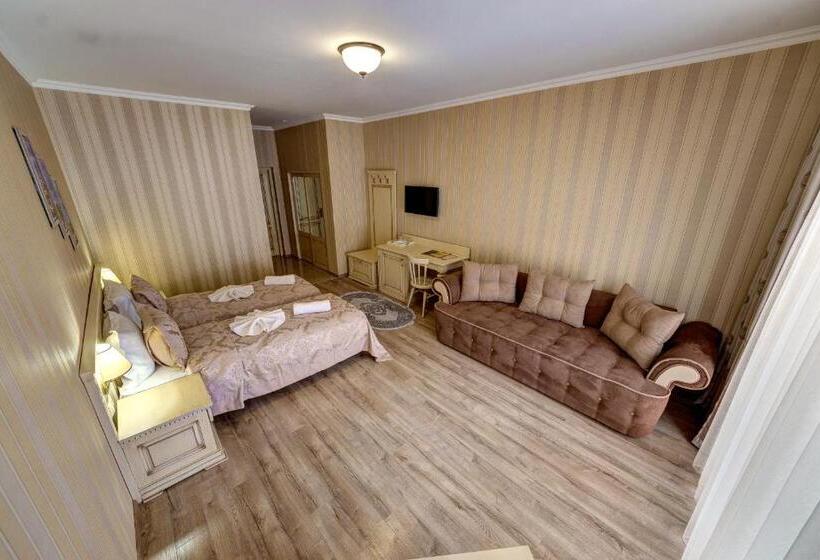 جناح جونيور سوبريور, Podgorie Spa