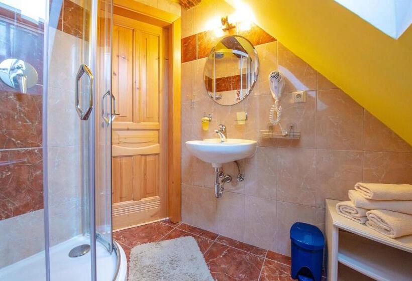 Habitación Estándar Abuhardillada, Ubytování U Bílé Paní