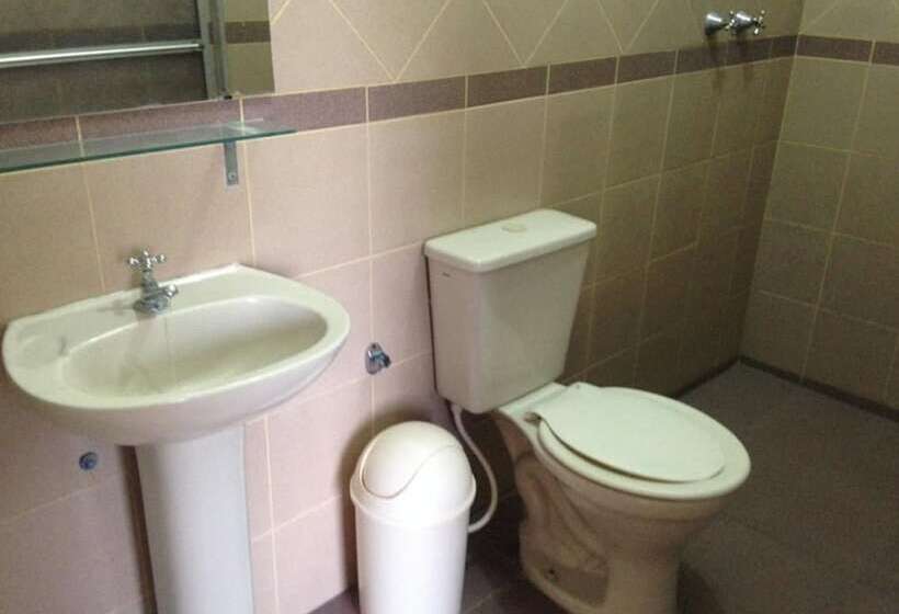 اتاق استاندارد چهار تخته, Jenecheru