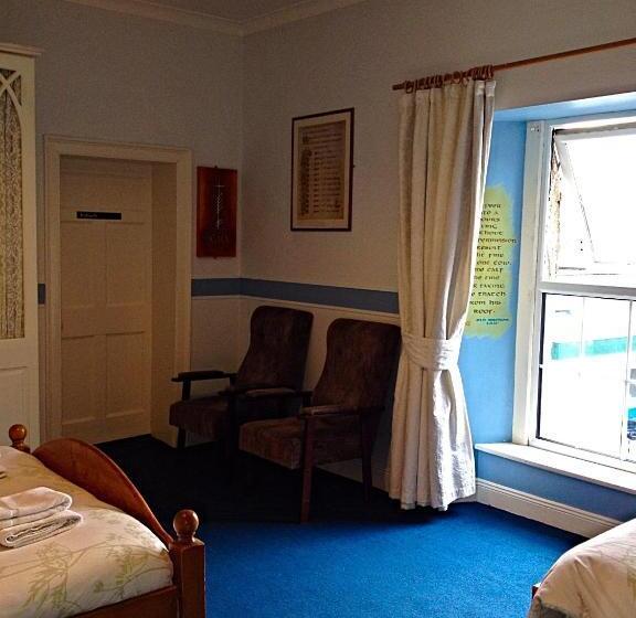 Четырехместный Номер Стандарт, Cashel Town Center Inn