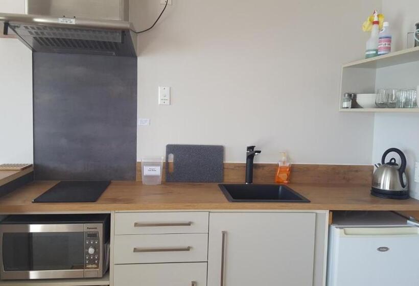 Семейный Номер, Akaroa Waterfront Motels