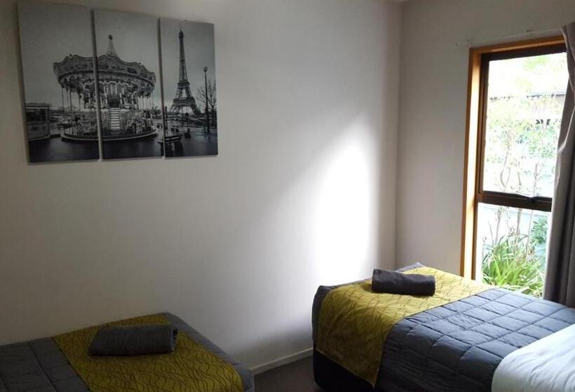Апартаменты 3 Спальни, Akaroa Waterfront Motels