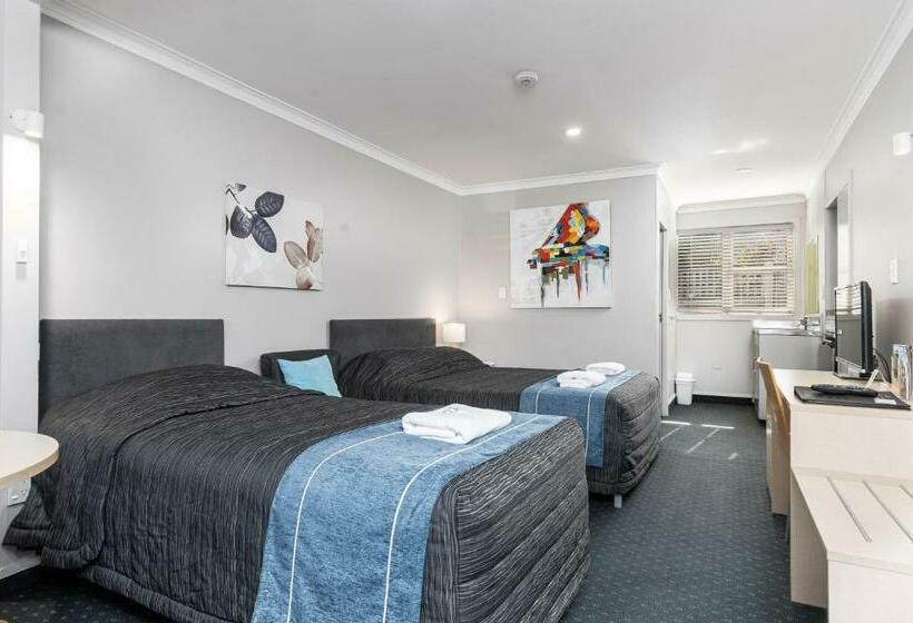 استودیوی سوپریور, Amble Inn Motel