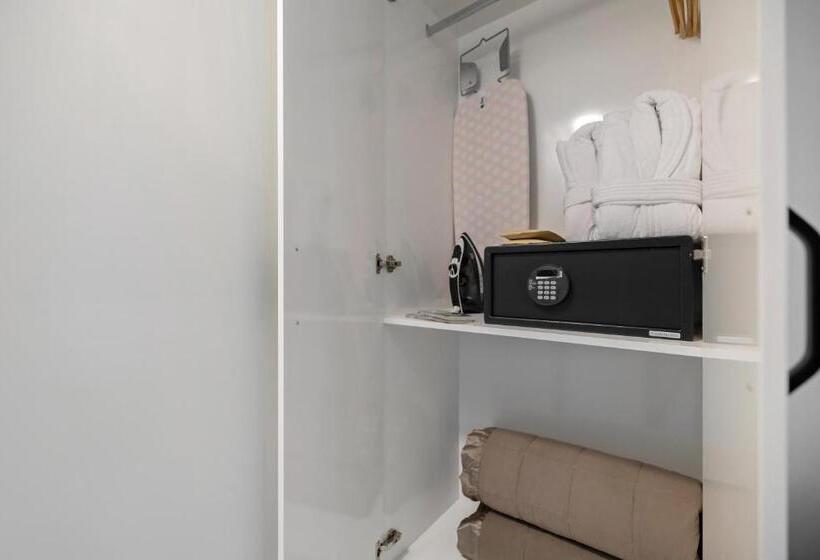 Suite Vista Lago, Lakeview Colonial Motel