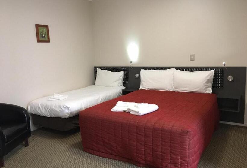 Студия Superior, Motel On Carroll