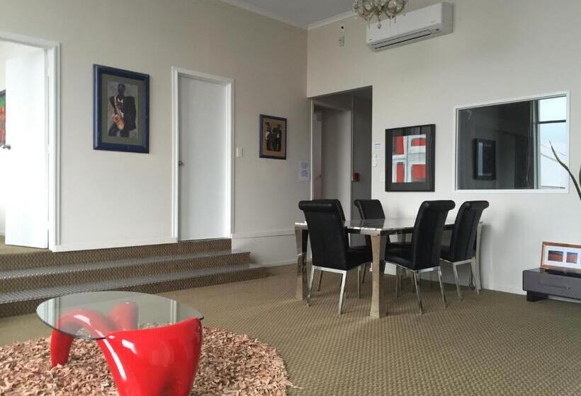 Апартаменты 3 Спальни, Motel On Carroll