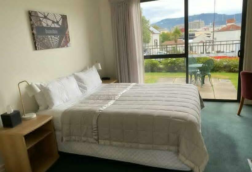 수피리어 스튜디오, Motel On York