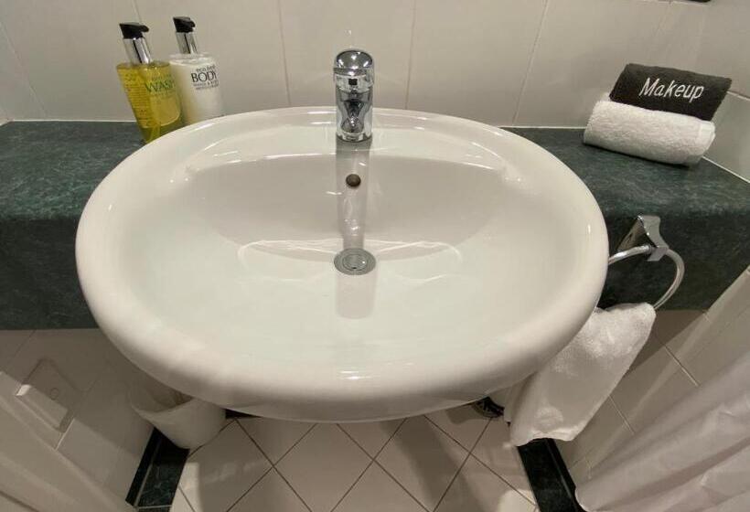 سوییت, Motel On York