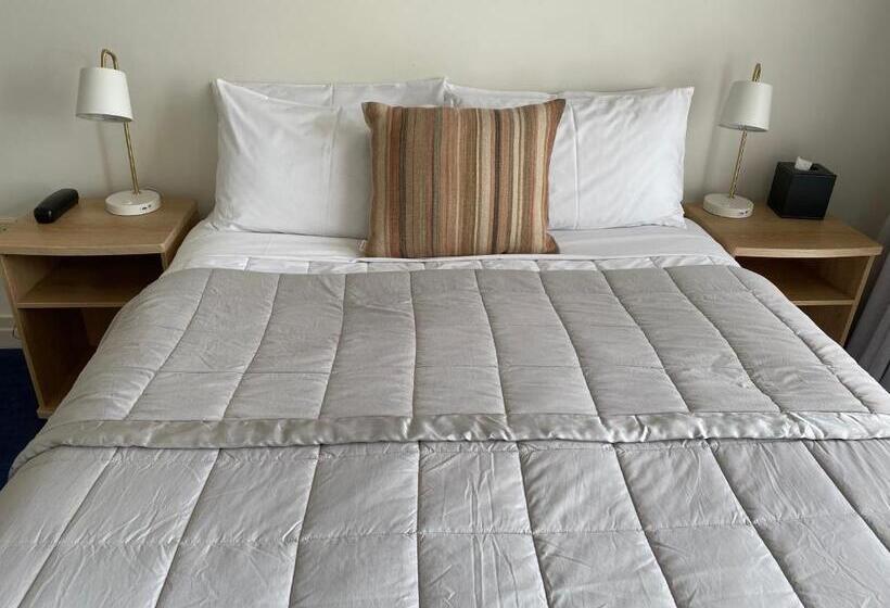 استودیوی استاندارد, Motel On York