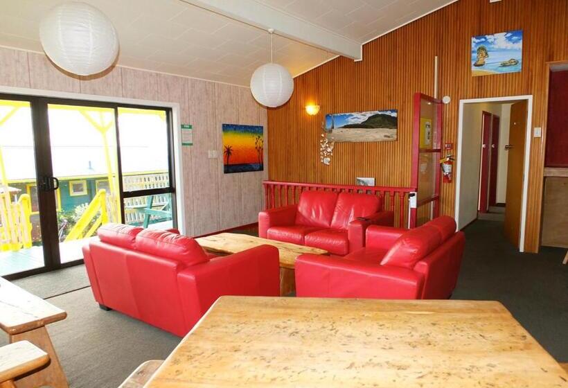 Кровать в Общей Комнате, Punakaiki Beach Hostel
