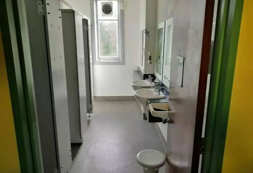 스탠다드 룸 공동 욕실, Stafford Gables Hostel