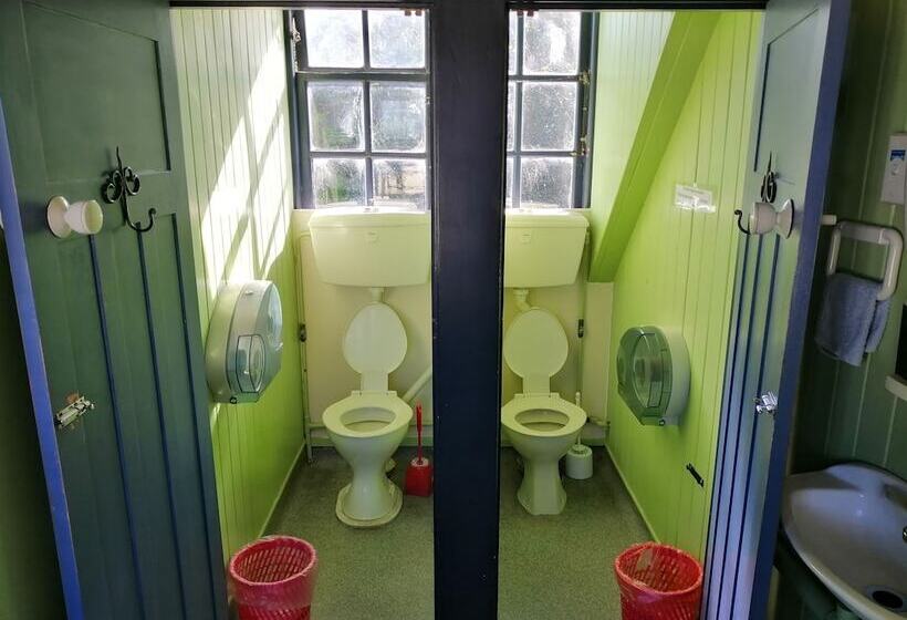 공동 객실, Stafford Gables Hostel