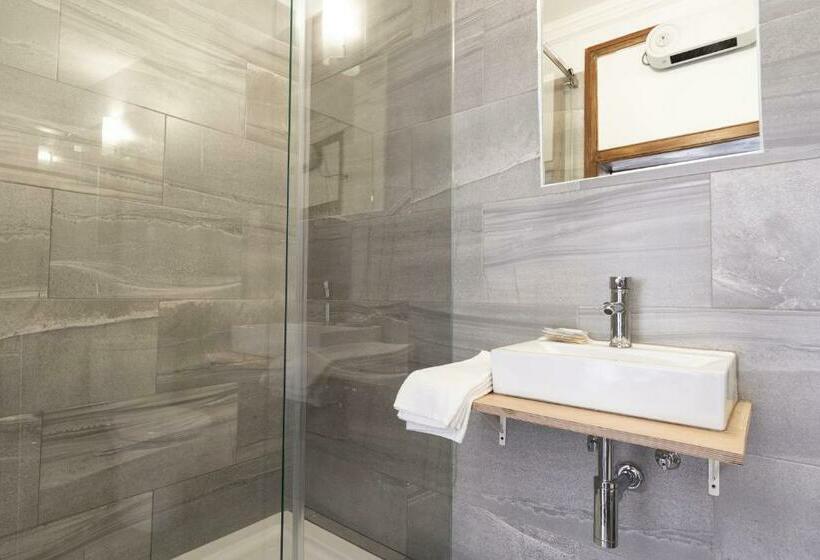 اتاق استاندارد سه نفره, Burgos Guest House