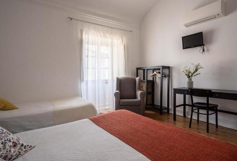 اتاق استاندارد چهار تخته, Burgos Guest House