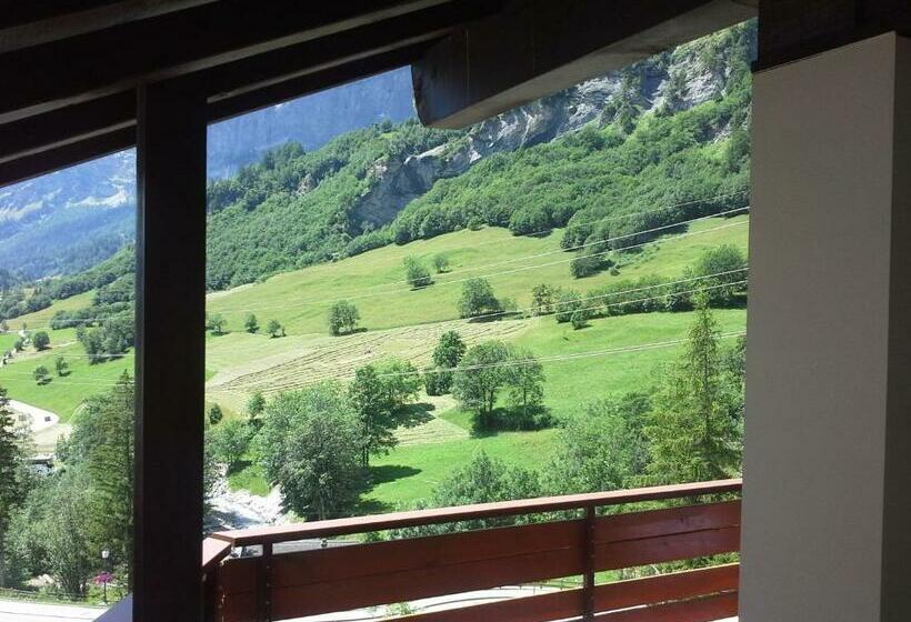 سوییت جونیور با بالکن, Alpenblick Leukerbad Therme