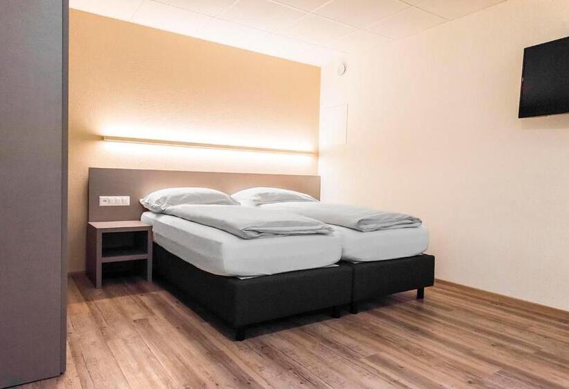 سوییت جونیور, Am Kreisel Self Check In By Smart Hotels