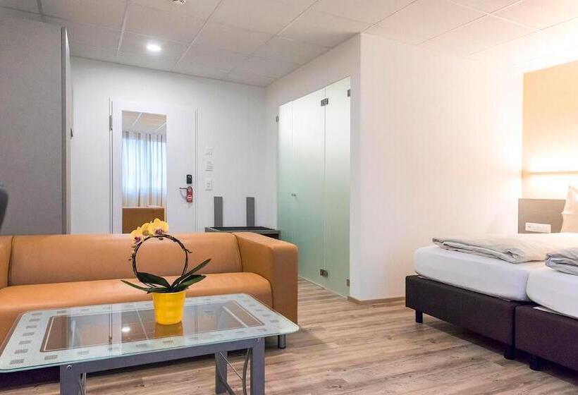 سوییت جونیور, Am Kreisel Self Check In By Smart Hotels