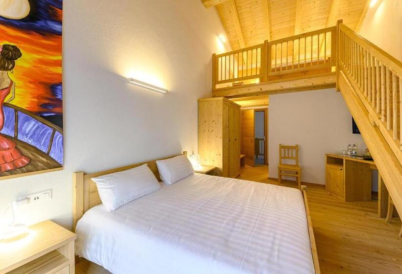 Chambre Familiale Supérieure, Centrale, Typically Swiss