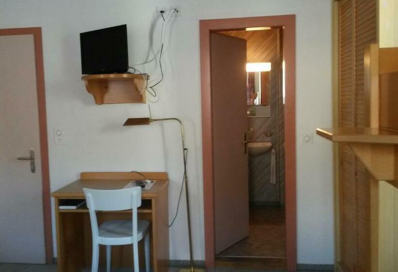 家庭间, Rätia