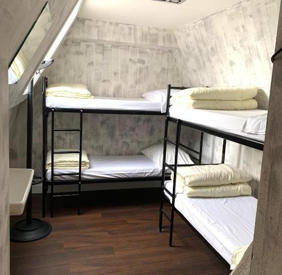 غرفة قياسية رباعية, Amigo Hostel