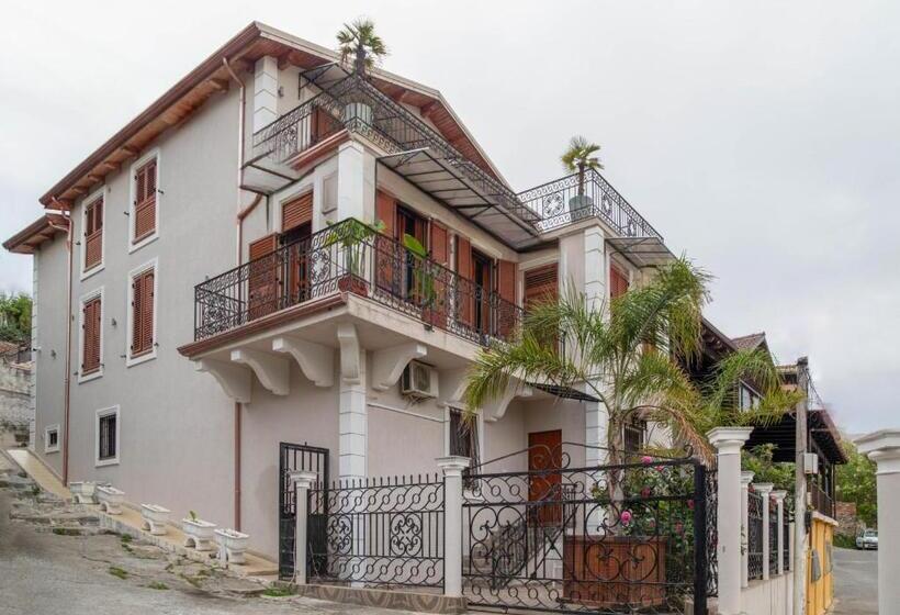 패밀리 룸, Angoni Villa