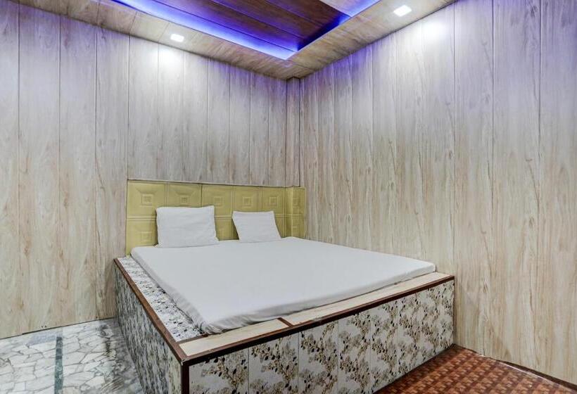 اتاق کلاسیک سه تخته, Oyo Hotel Aryawart Galaxy