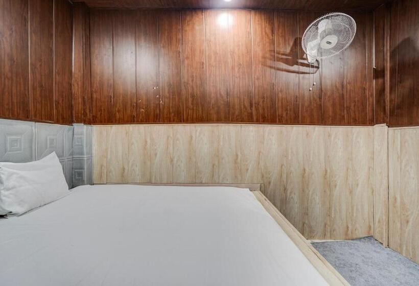 اتاق کلاسیک سه تخته, Oyo Hotel Aryawart Galaxy