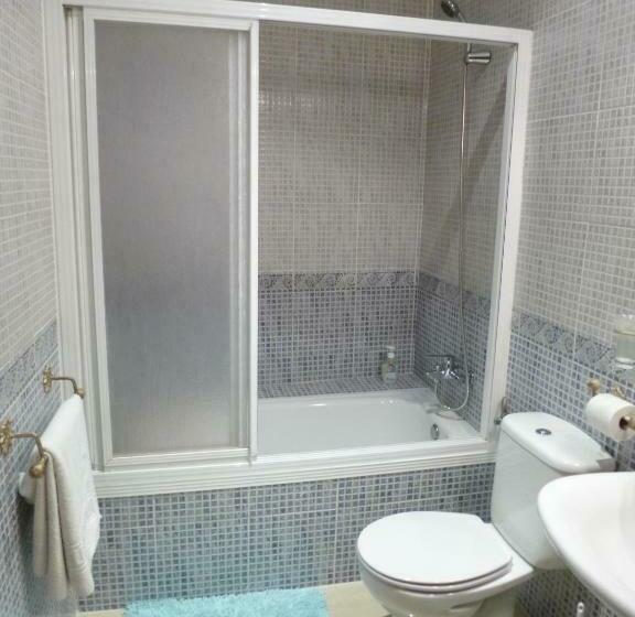 Номер Стандарт Трехместный, Hostal Virgen Del Rocio