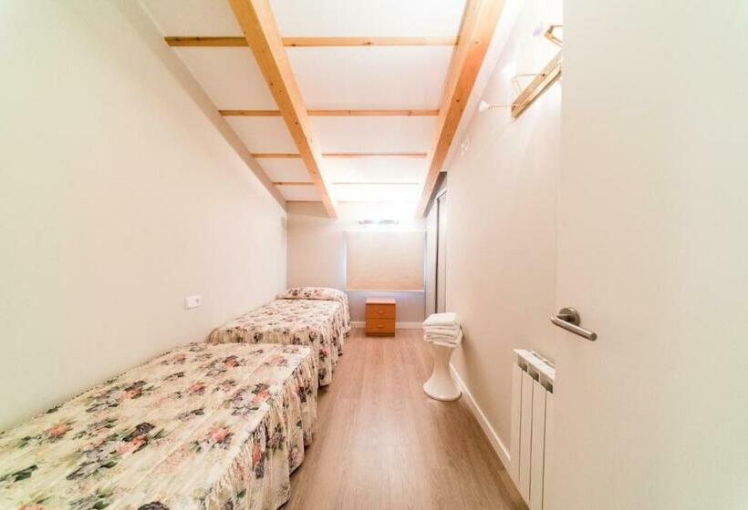 Апартаменты 2 Спальни, El Pi De Sant Just   Habitacions I Apartaments