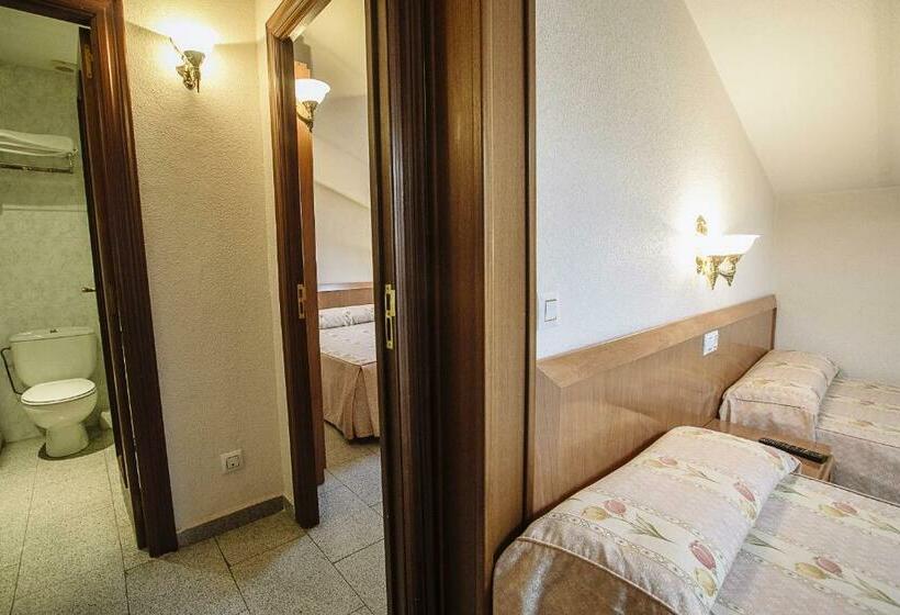 Четырехместный Номер Стандарт, Hostal Plaza