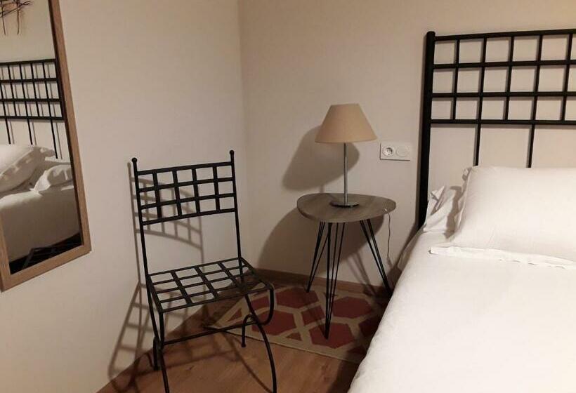 Номер Стандарт, Olagaraia - Adults Only