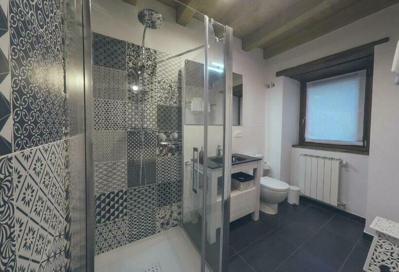Номер Стандарт, Olagaraia - Adults Only