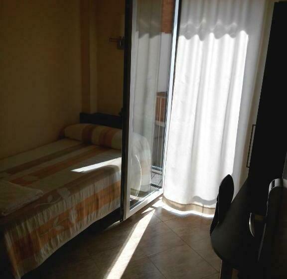 Номер Стандарт Индивидуальный, Hostal Sant Sadurní