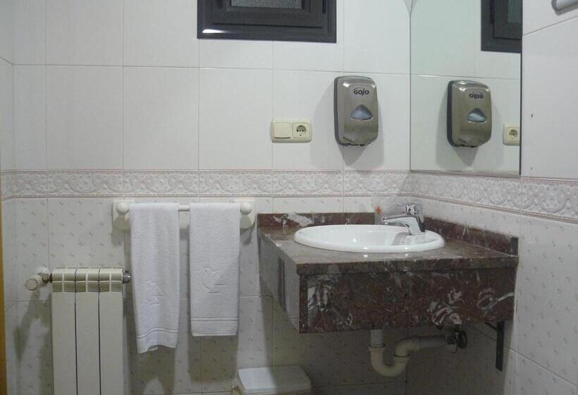 اتاق استاندارد یک نفره, Aitana