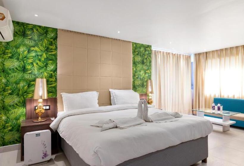 اتاق لوکس با بالکن, Niranjana Hotel Bodhgaya