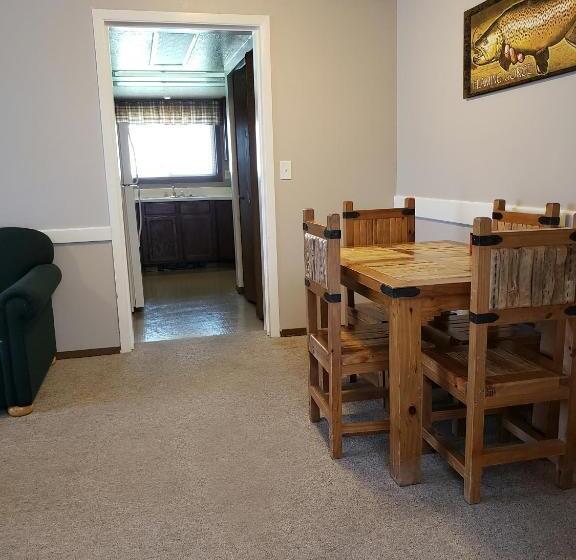 Люкс, Flaming Gorge Resort
