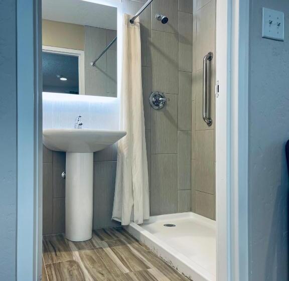 Номер Стандарт, Century 21 Motel
