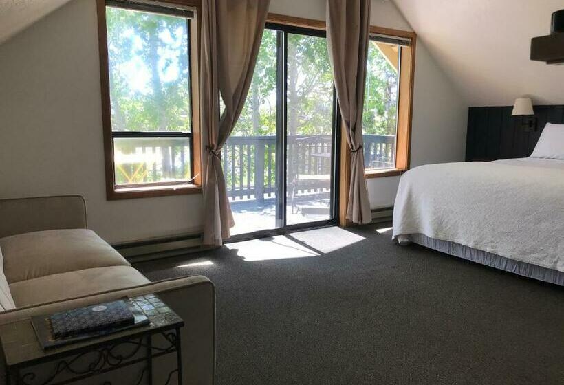 带阳台套房, Left Coast Lodge