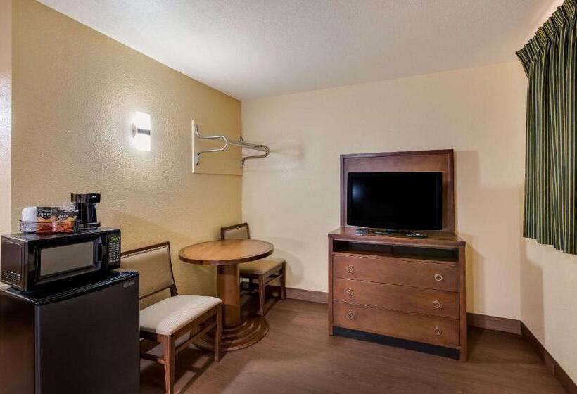 스탠다드 룸 킹사이즈 침대, Rodeway Inn & Suites East