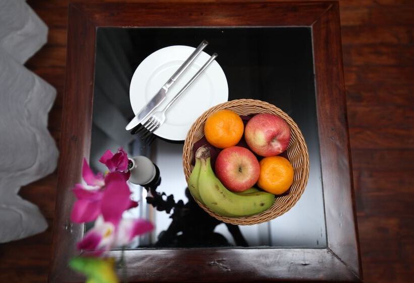 اتاق استاندارد سه نفره, Regenta Resort & Spa By Riverside, Chitwan