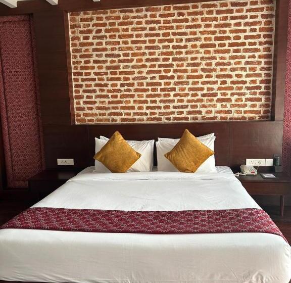 اتاق استاندارد چهار تخته, Regenta Resort & Spa By Riverside, Chitwan