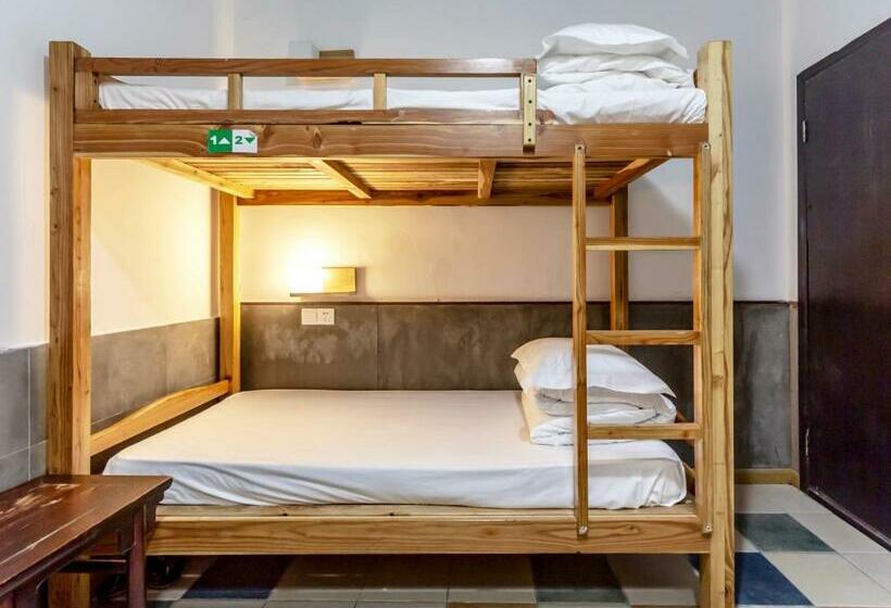 Кровать в Общей Комнате, Hofang Guest House