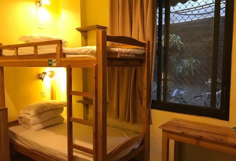 Кровать в Общей Комнате, Hofang Guest House