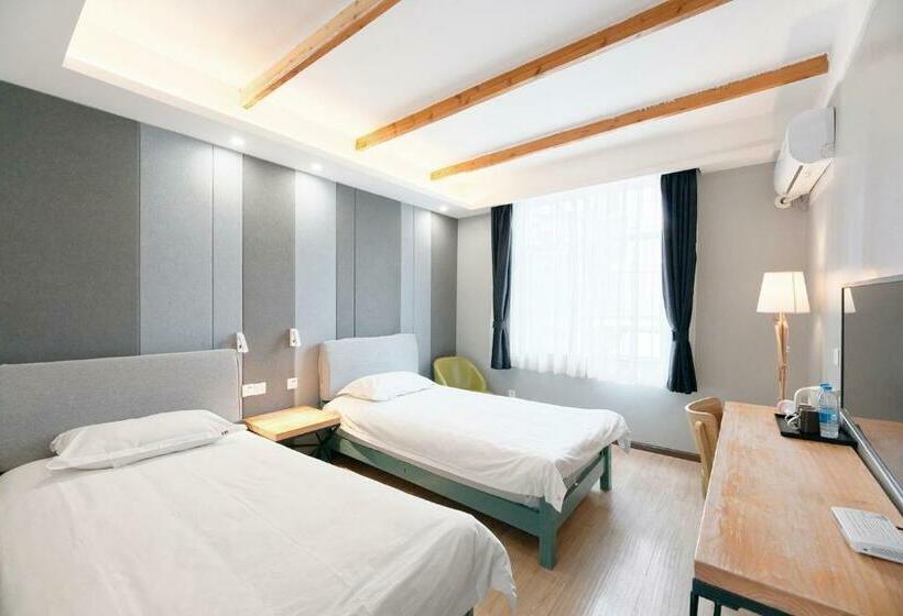 Номер Стандарт, The Cloudland International Youth Hostel Close To The City Center,15 Min Walks To The Subway, Close