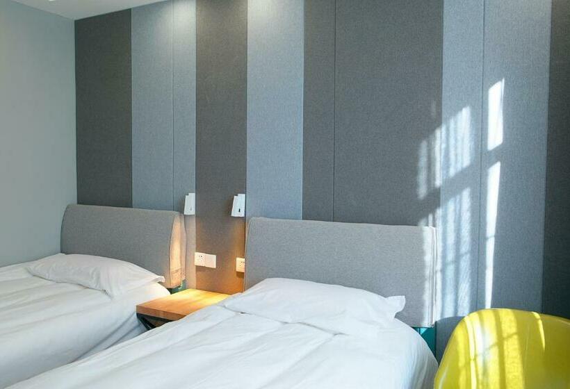 Номер Стандарт, The Cloudland International Youth Hostel Close To The City Center,15 Min Walks To The Subway, Close