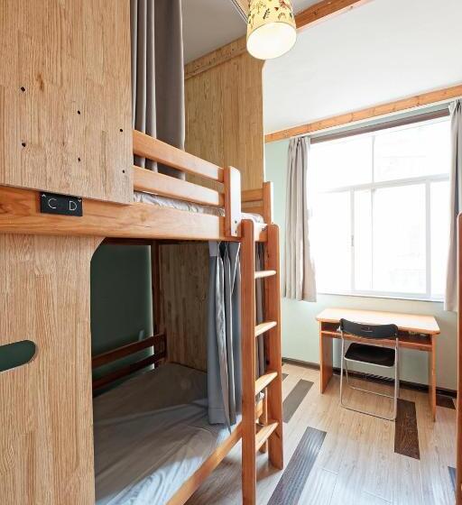 Кровать в Общей Комнате, The Cloudland International Youth Hostel Close To The City Center,15 Min Walks To The Subway, Close