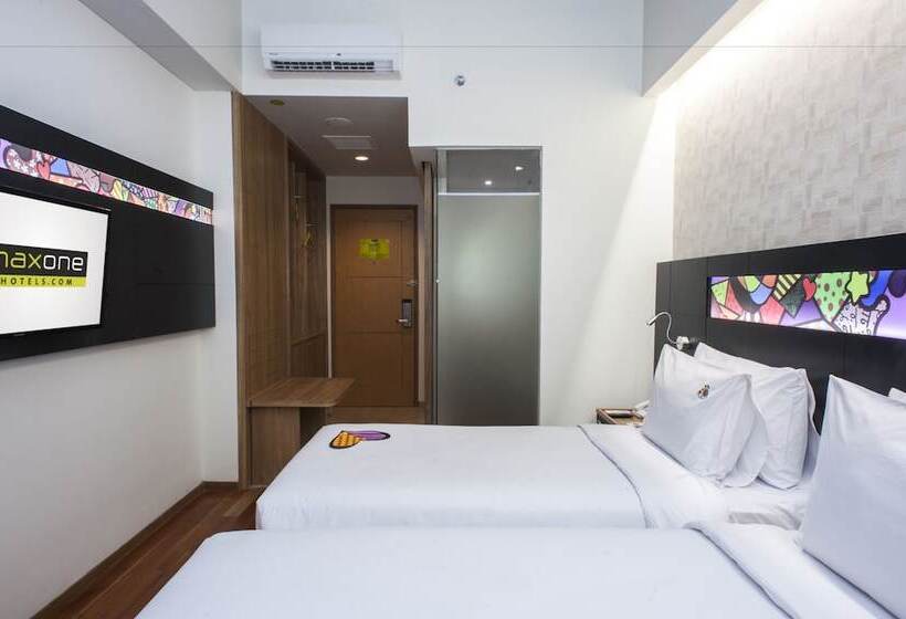 Номер Стандарт, Maxonehotels At Dharmahusada   Surabaya