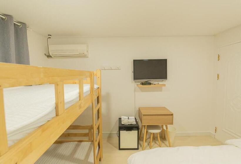 패밀리 룸, James Blue Hostel