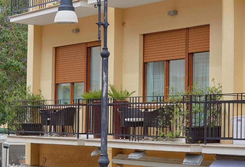 اتاق استاندارد با بالکن, Dea Guest House